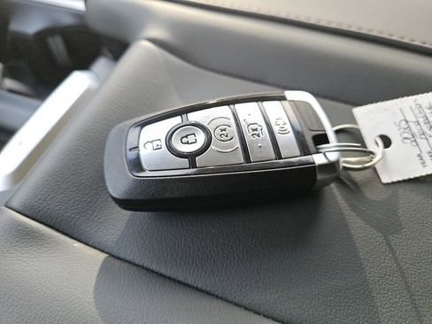 New 2025 Ford Expedition Active image 29