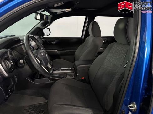 Used 2016 Toyota Tacoma TRD Sport image 12