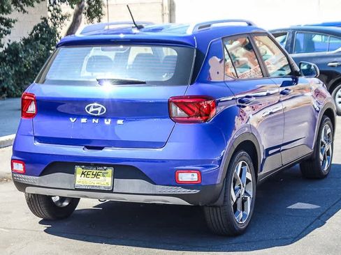 New 2025 Hyundai Venue SEL image 4