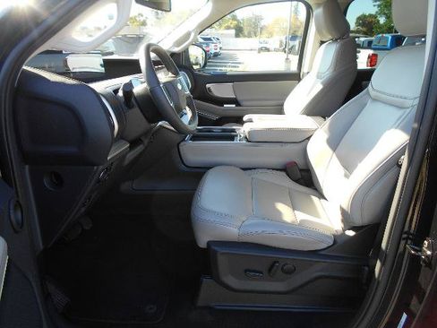 Certified 2025 Ford Expedition Active AWD/4WD image 6