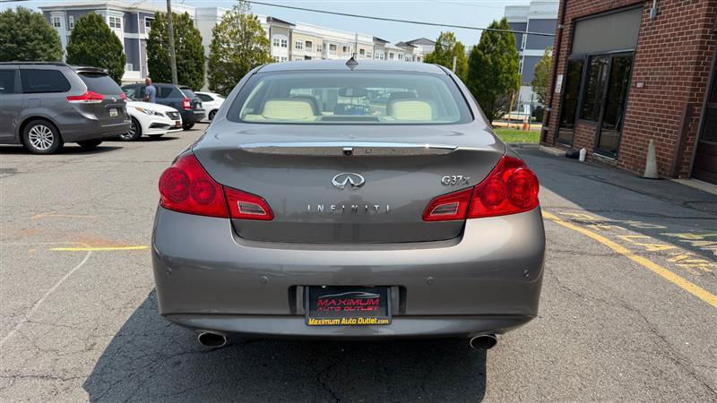 Used 2011 INFINITI G37 x Sedan w/ Premium Pkg AWD/4WD image 4