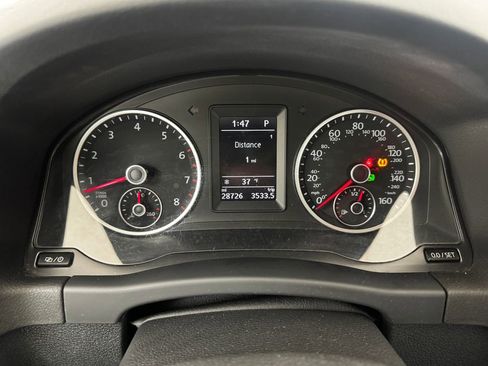 Used 2017 Volkswagen Tiguan S image 17