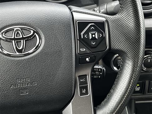 Used 2022 Toyota Tacoma TRD Sport image 14