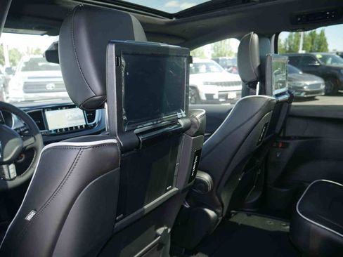 New 2026 Chrysler Pacifica Limited AWD/4WD image 14
