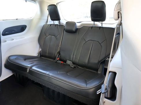 Used 2017 Chrysler Pacifica Limited w/ UConnect Theater Package image 24