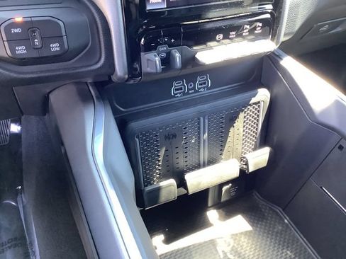 New 2026 RAM 2500 Laramie w/ Night Edition AWD/4WD image 19