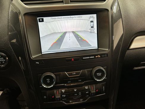 Used 2018 Ford Explorer XLT w/ Equipment Group 202A image 15
