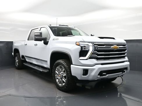 New 2026 Chevrolet Silverado 2500 High Country w/ High Country Premium Package AWD/4WD image 9