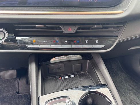 Used 2024 Buick Envision Avenir AWD/4WD image 17