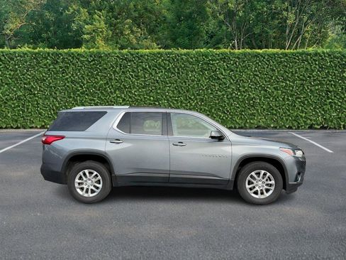 Used 2018 Chevrolet Traverse LT image 2