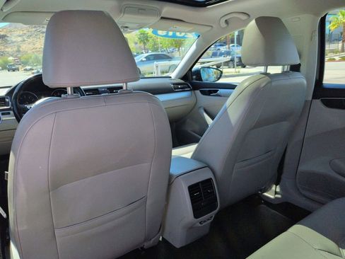 Used 2019 Volkswagen Passat 2.0T Wolfsburg w/ Wheels & Sunroof Package image 17