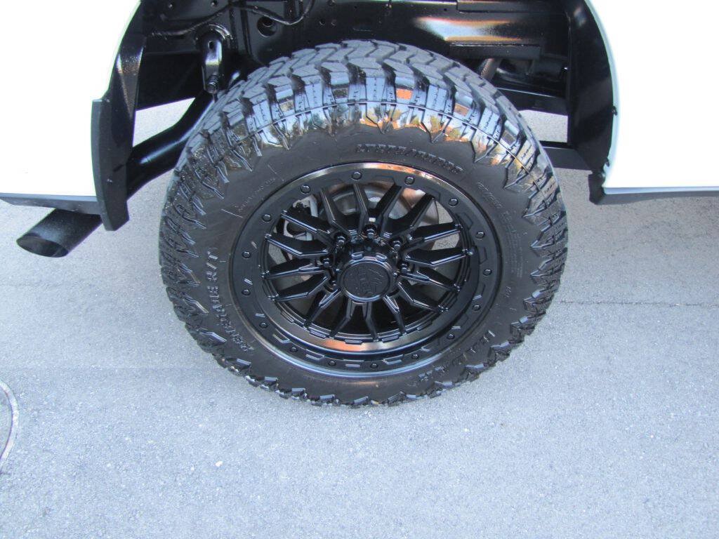 Used 2022 RAM 2500 Tradesman w/ Chrome Appearance Group AWD/4WD image 31