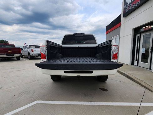 Used 2017 Nissan Titan SL w/ Chrome Package AWD/4WD image 25