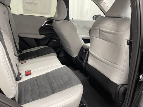 New 2025 Mitsubishi Outlander SE image 32