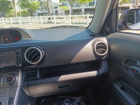 Used 2013 Scion xB FWD image 17