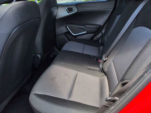 Used 2025 Kia Soul LX w/ LX Technology Package FWD image 18