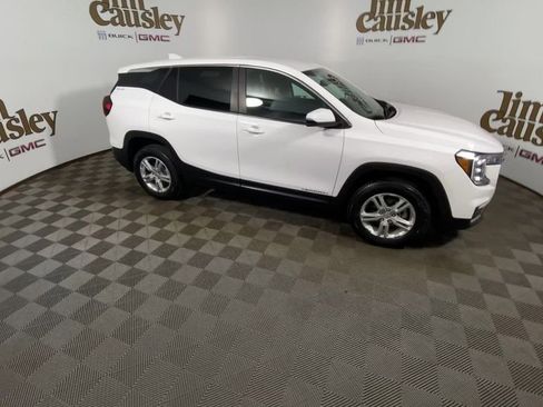 Used 2023 GMC Terrain SLE AWD/4WD image 2