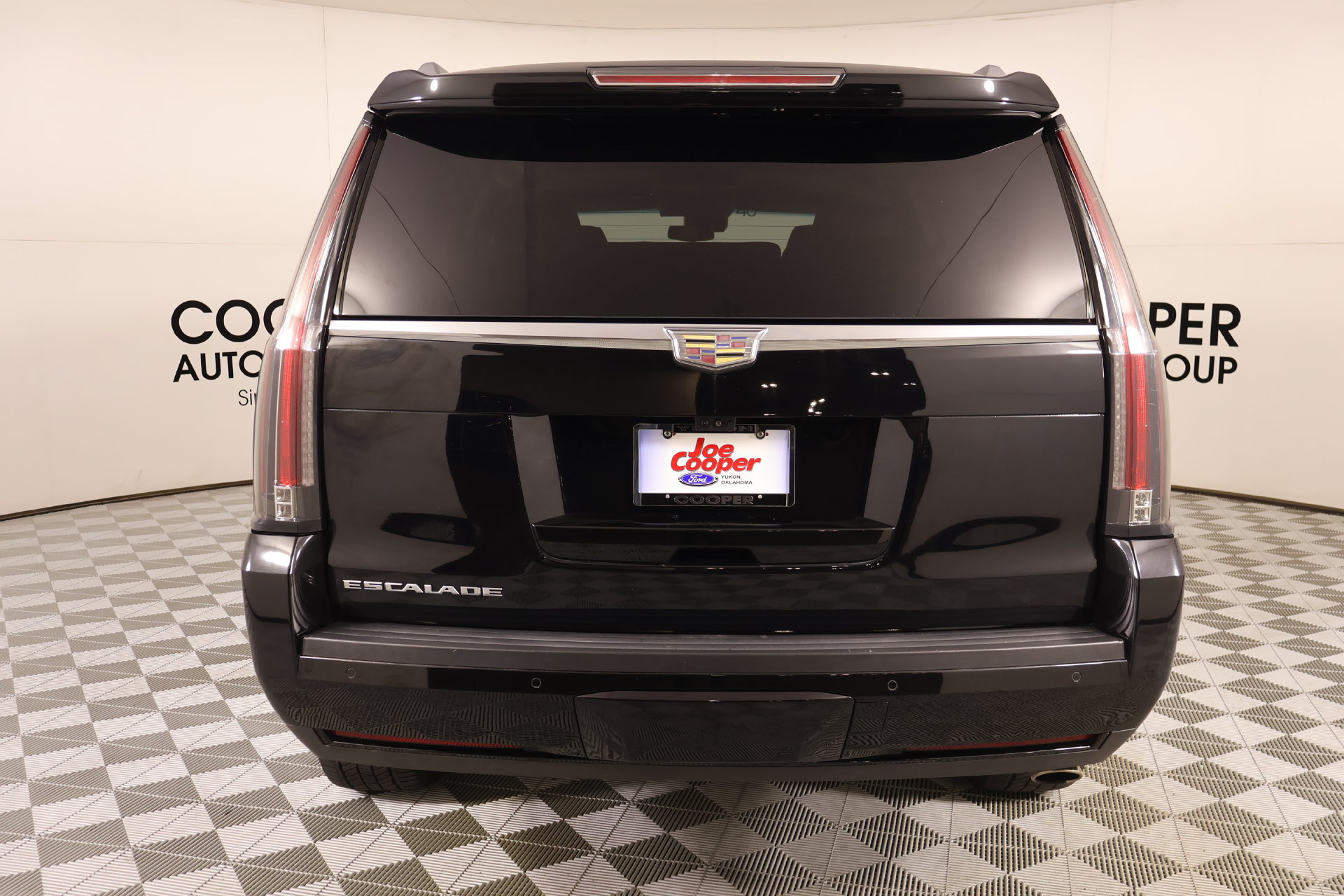 Used 2020 Cadillac Escalade Premium Luxury AWD/4WD image 25