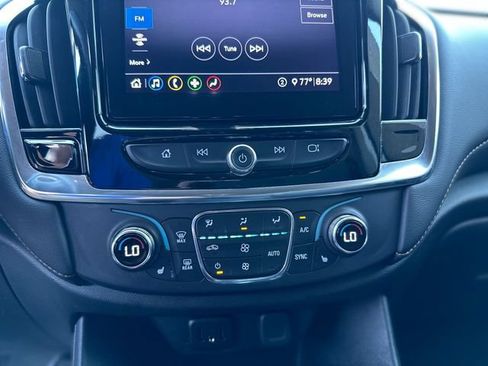 Used 2021 Chevrolet Traverse LT FWD image 19