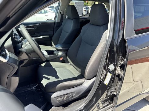 Used 2024 Toyota RAV4 XLE AWD/4WD image 11