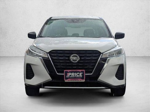 Used 2021 Nissan Kicks S FWD image 2
