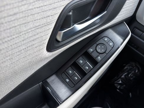 Used 2022 Nissan Rogue SV image 11