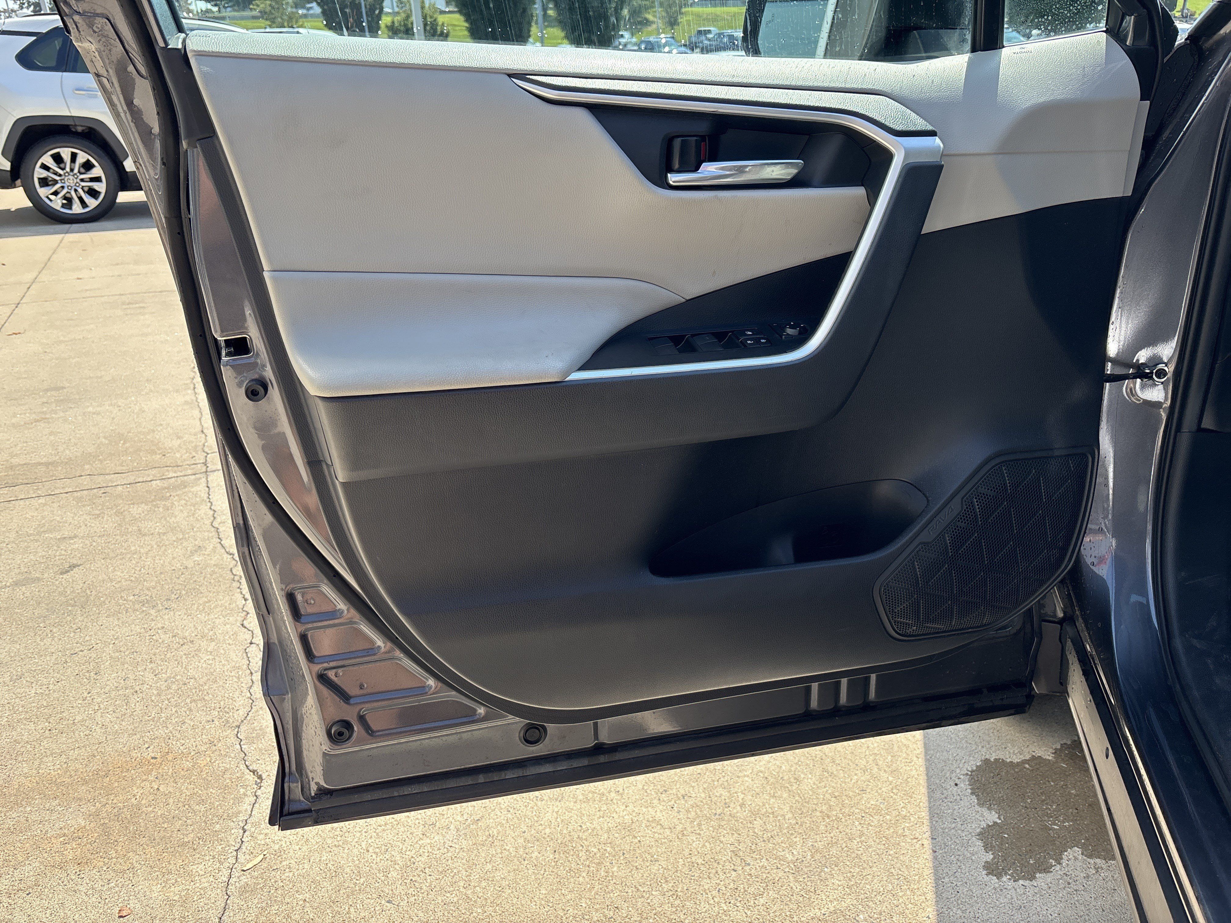 Used 2021 Toyota RAV4 XLE AWD/4WD image 13