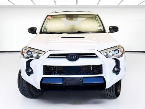 Used 2021 Toyota 4Runner Venture image 2