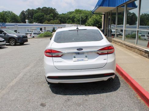 Used 2017 Ford Fusion SE FWD image 5