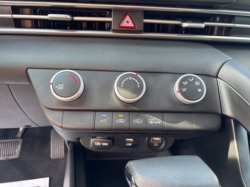 Used 2023 Hyundai Elantra SE FWD image 19