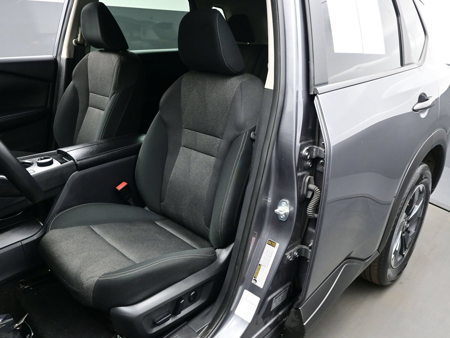 Used 2024 Nissan Rogue SV AWD/4WD image 14