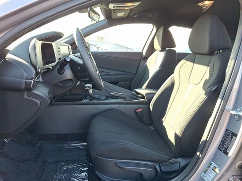 Certified 2025 Hyundai Elantra Sport image 14