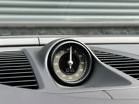 Certified 2025 Porsche Macan Turbo Electric AWD/4WD image 35