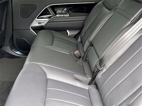 New 2025 Land Rover Range Rover Long Wheelbase SE image 12
