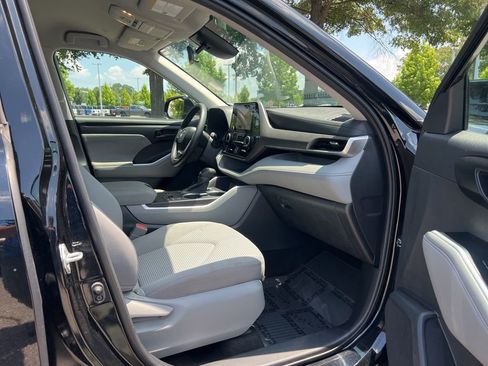 Used 2023 Toyota Highlander L image 22