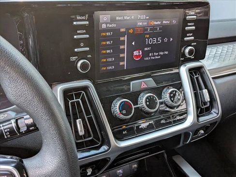 Used 2022 Kia Sorento LX image 13