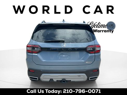 Used 2025 Honda Pilot Touring image 4