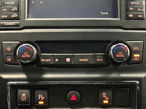 Used 2018 Nissan Titan SV w/ SV Convenience Package AWD/4WD image 19