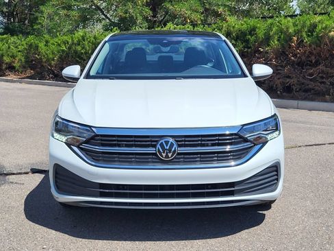 Used 2023 Volkswagen Jetta SE FWD image 2