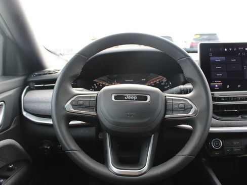 Used 2024 Jeep Compass Latitude AWD/4WD image 32