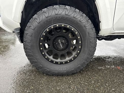 Used 2017 Toyota Tacoma TRD Sport image 24