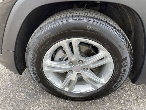Used 2023 GMC Terrain SLE w/ Driver Convenience Package FWD image 10