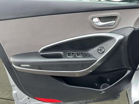 Used 2016 Hyundai Santa Fe SE AWD/4WD image 12