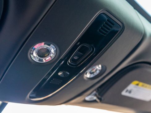 Used 2022 Aston Martin DBX image 14