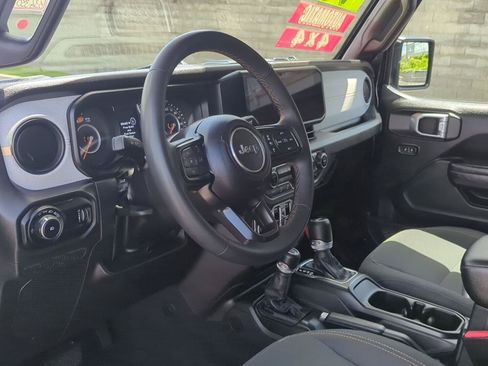 Used 2024 Jeep Wrangler Unlimited Sport AWD/4WD image 10