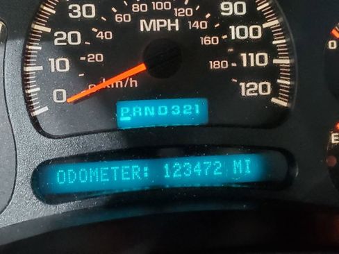 Used 2005 Chevrolet Avalanche LS w/ Onstar Plus Package image 31