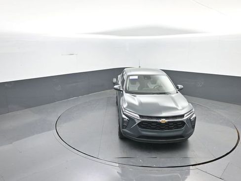 Used 2025 Chevrolet Trax LS w/ LS Convenience Package FWD image 15