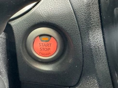 Used 2011 Nissan Juke SV FWD image 23