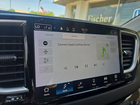 Used 2024 Chrysler Pacifica Touring-L FWD image 18