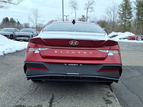 New 2026 Hyundai Elantra SE image 3